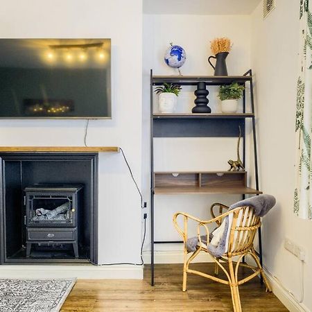 Low Rate For A 4-Bedroom House In Coventry With Free Unlimited Wi-Fi 2 Car Parking 53 Qmc Esterno foto