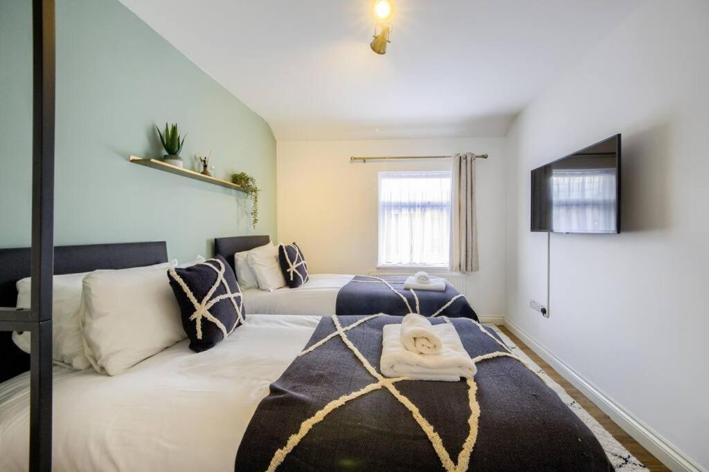 Low Rate For A 4-Bedroom House In Coventry With Free Unlimited Wi-Fi 2 Car Parking 53 Qmc Esterno foto