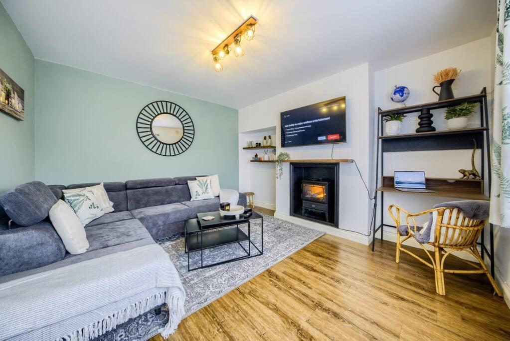 Low Rate For A 4-Bedroom House In Coventry With Free Unlimited Wi-Fi 2 Car Parking 53 Qmc Esterno foto
