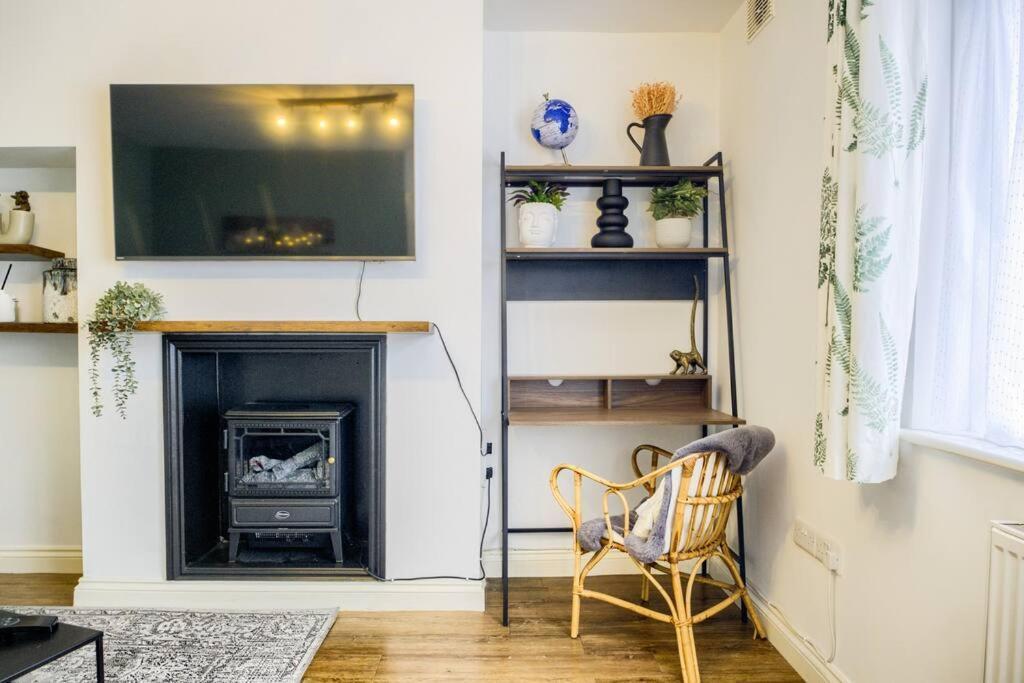 Low Rate For A 4-Bedroom House In Coventry With Free Unlimited Wi-Fi 2 Car Parking 53 Qmc Esterno foto
