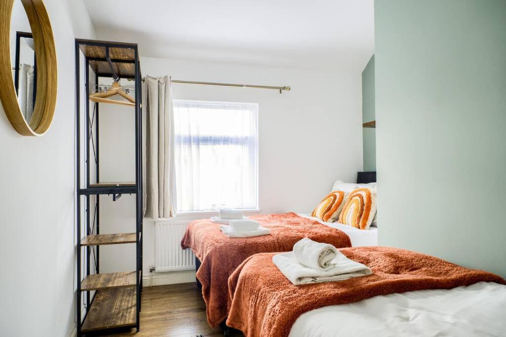 Low Rate For A 4-Bedroom House In Coventry With Free Unlimited Wi-Fi 2 Car Parking 53 Qmc Esterno foto