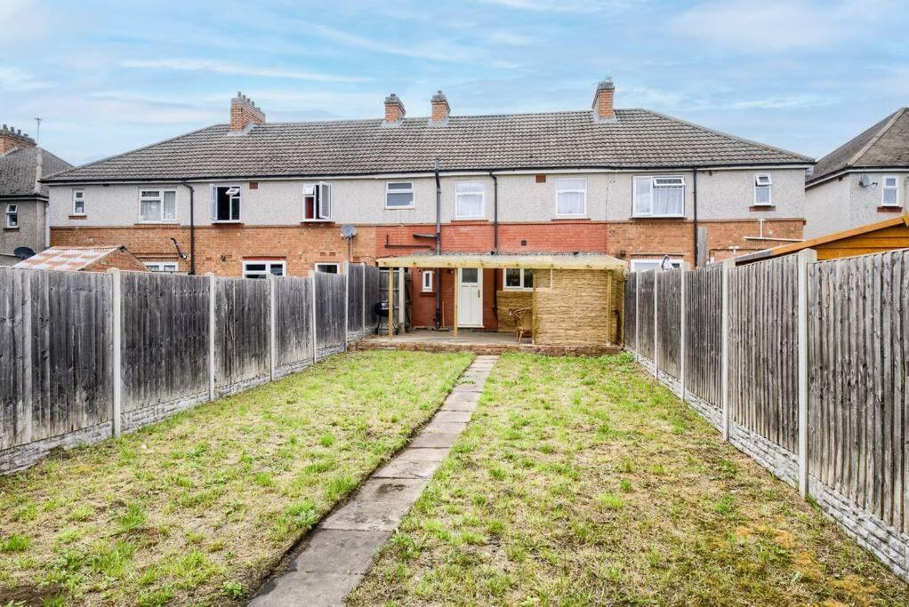 Low Rate For A 4-Bedroom House In Coventry With Free Unlimited Wi-Fi 2 Car Parking 53 Qmc Esterno foto