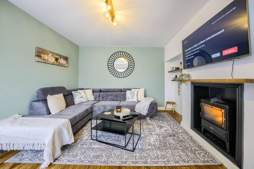 Low Rate For A 4-Bedroom House In Coventry With Free Unlimited Wi-Fi 2 Car Parking 53 Qmc Esterno foto