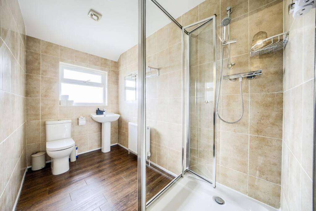 Low Rate For A 4-Bedroom House In Coventry With Free Unlimited Wi-Fi 2 Car Parking 53 Qmc Esterno foto