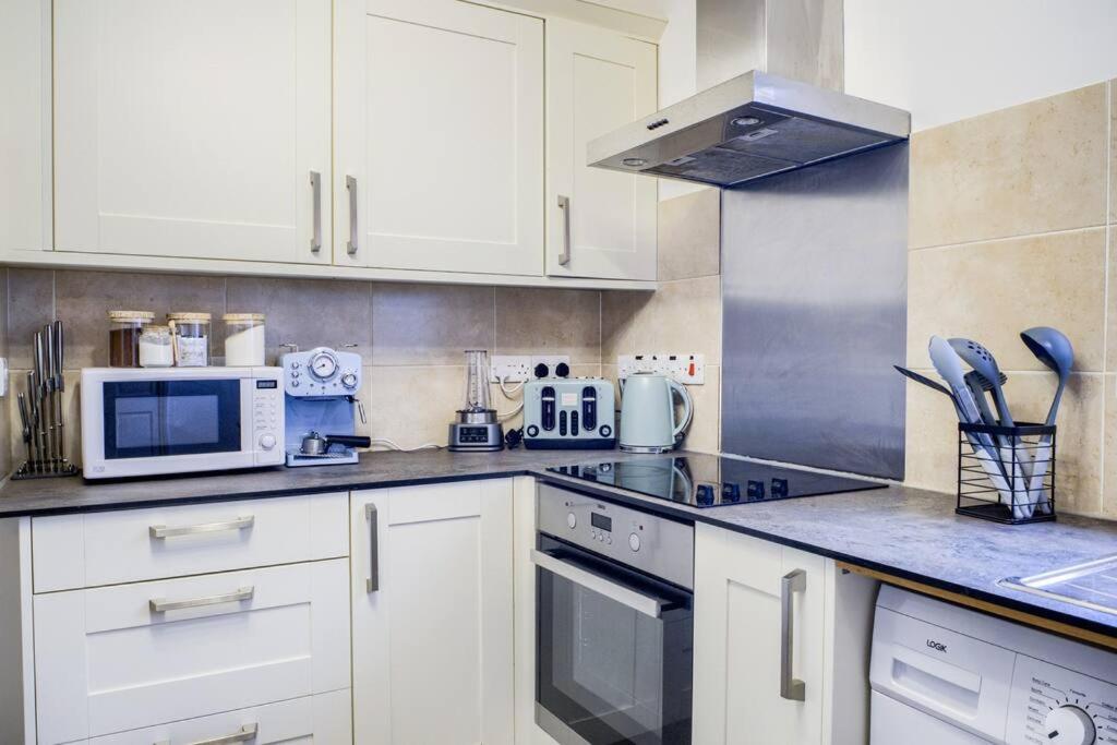 Low Rate For A 4-Bedroom House In Coventry With Free Unlimited Wi-Fi 2 Car Parking 53 Qmc Esterno foto