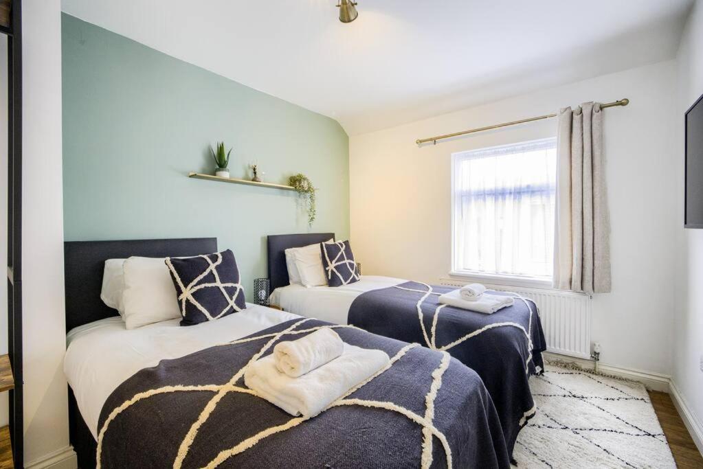 Low Rate For A 4-Bedroom House In Coventry With Free Unlimited Wi-Fi 2 Car Parking 53 Qmc Esterno foto