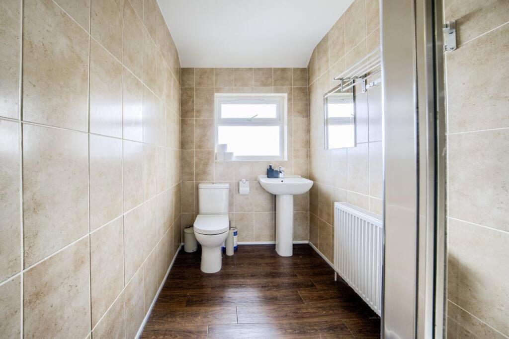 Low Rate For A 4-Bedroom House In Coventry With Free Unlimited Wi-Fi 2 Car Parking 53 Qmc Esterno foto